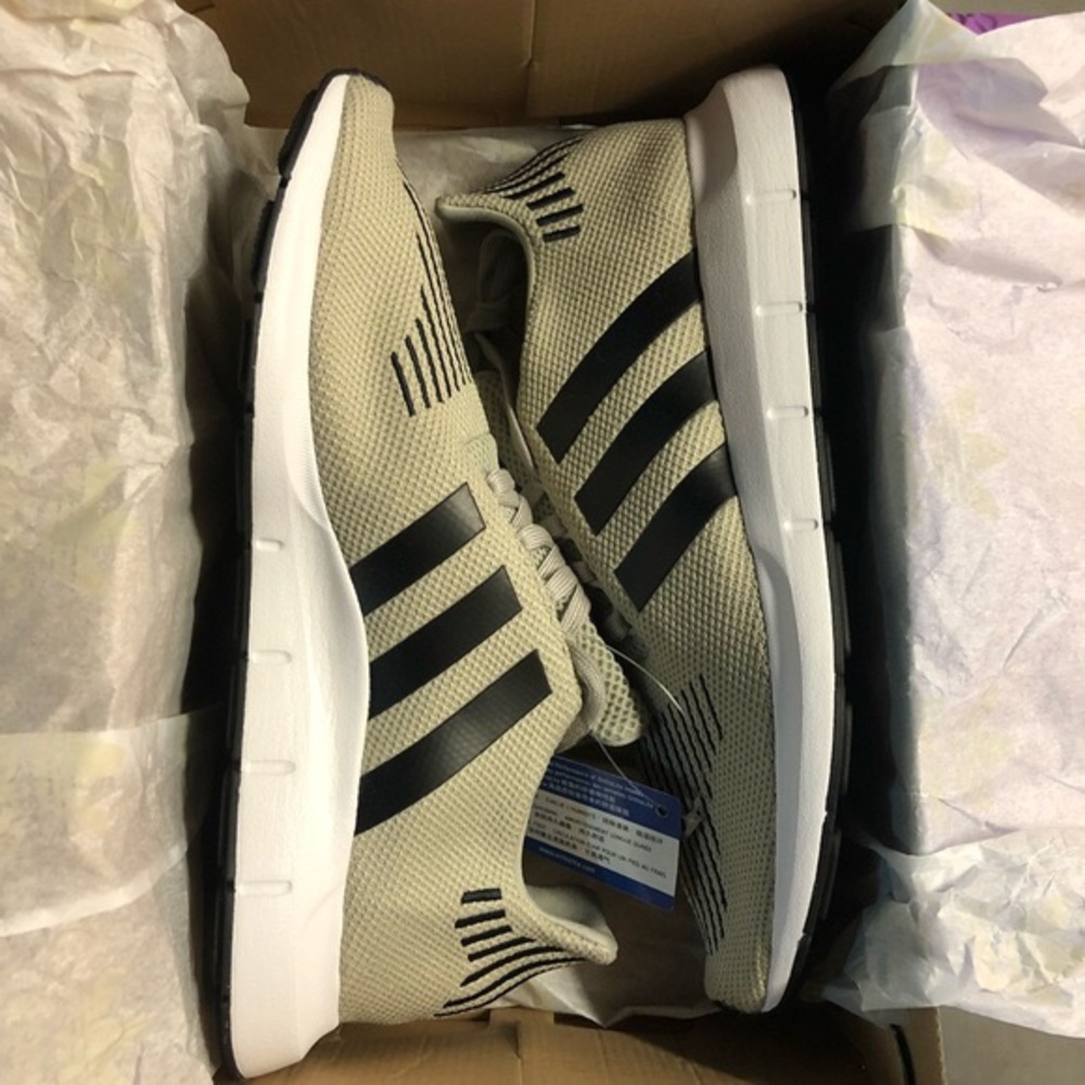 Adidas men’s shoes Swift Run CG4114 b8 - Picture 2 of 6